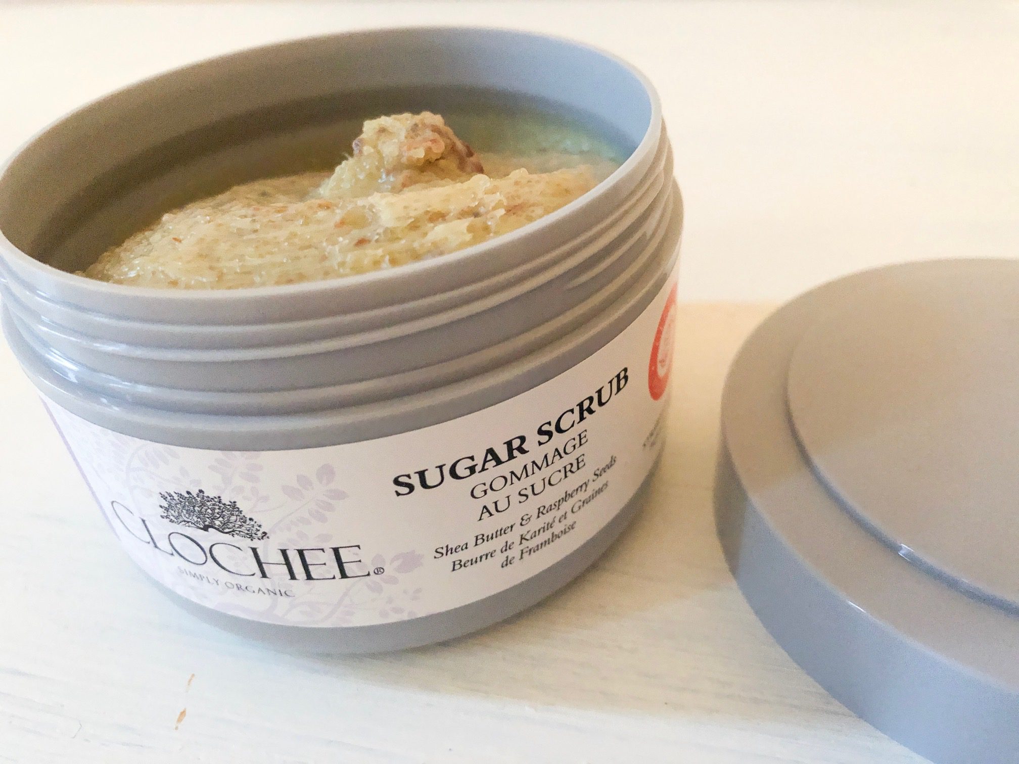 CLOCHEE_Nourishing_Sugar_Scrub_Strawberry