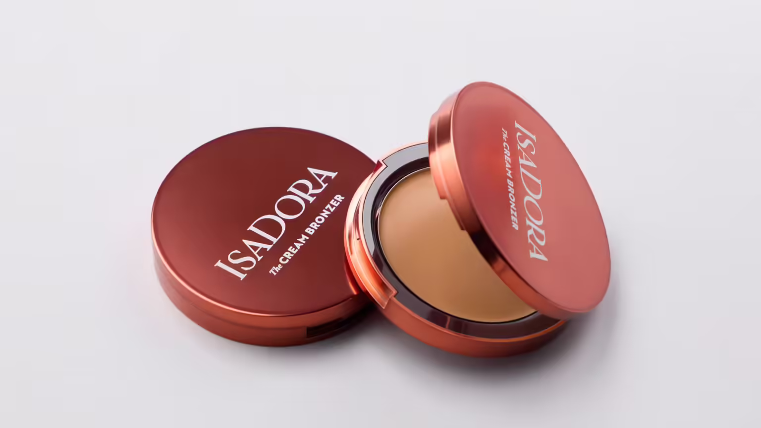 IsaDoras ikoniska bronzer – nu i en återfuktande krämformula!