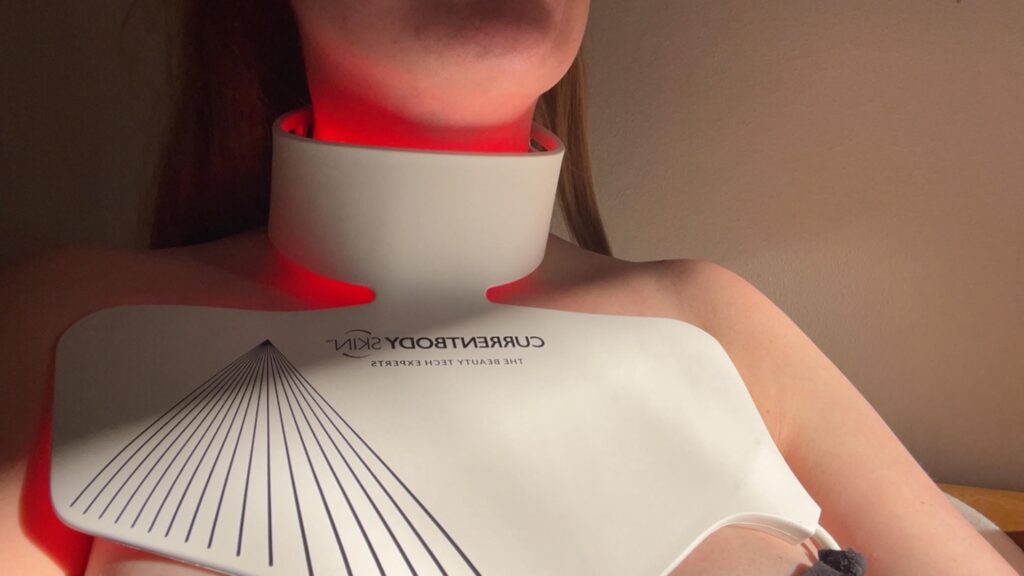 recension-currentbody-led-hals-och-dekolletagemask-series-2
